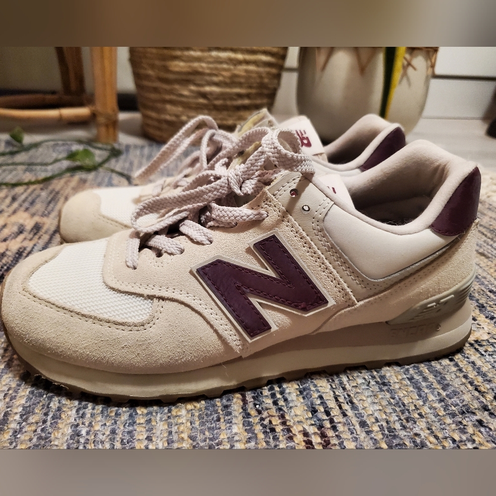 New Balance 574 Womens Sneakers